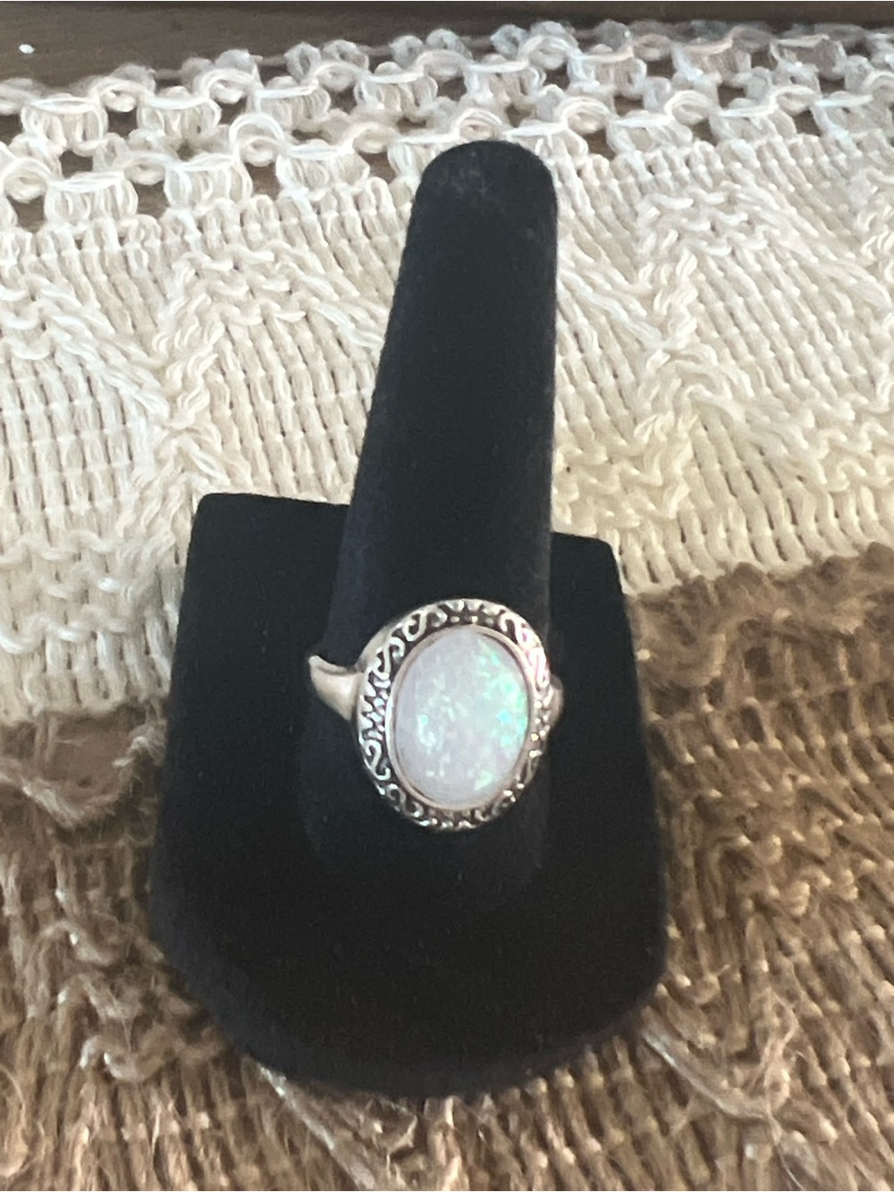 Silver Opal-Effect Oval Ring - Elegant White Stone 30p2